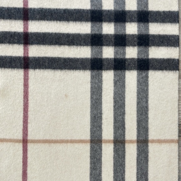 Burberry Cashmere scarf - Picture 5 of 6